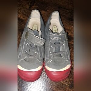 Youth Keen Canvas Low Top Shoes Sneakers Size 13 Toddler Kid Gray Playing Sharks
